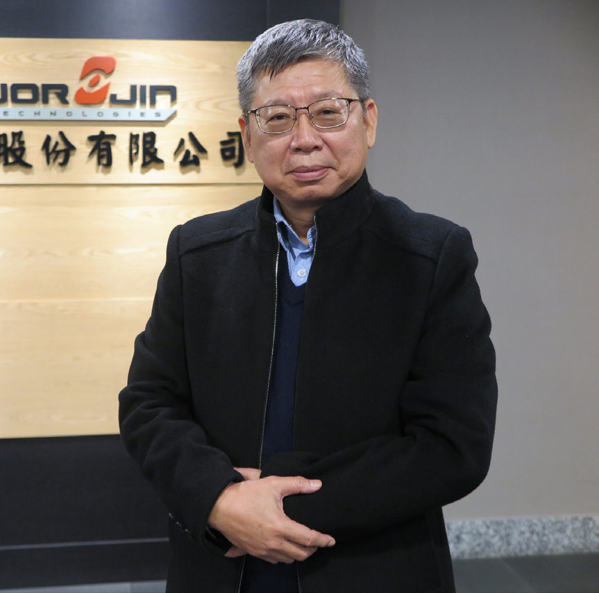 佐臻董事長梁文隆直言,以AR技術為基礎的AI眼鏡才是頭戴裝置的「真命天子」,能真正實現訊息在空間可視化