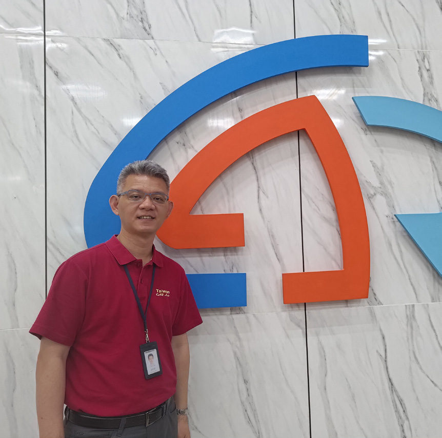 台灣智駕測試實驗室計畫主持人謝明霖博士表示,自駕車的上路可分為車輛智慧化與環境智慧化兩個方向