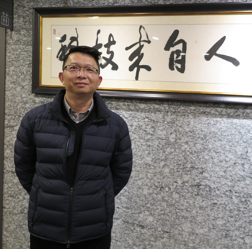 台灣XR智能產業發展協會理事長鄭育鎔表示,生成式AI不僅能夠提升內容創作能力,還能優化人機互動方式
