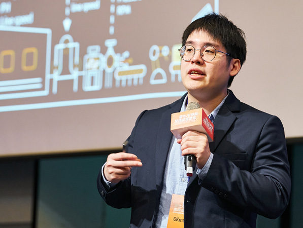 銓鍇國際解決方案部雲端顧問鍾文哲表示,製造業的升級轉型將更加依賴數據驅動,企業可善用雲端與AI技術,在競爭激烈的市場中贏得競爭力