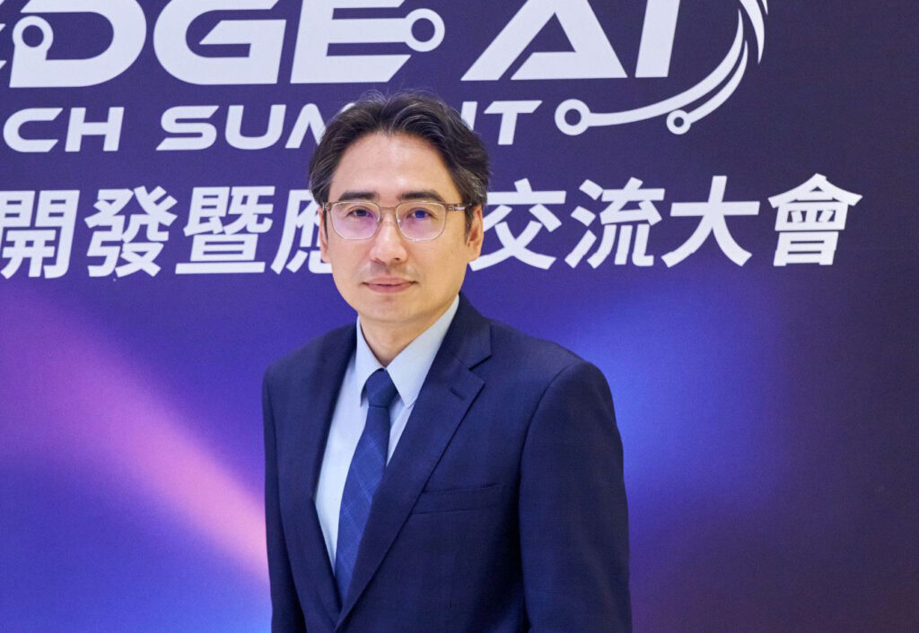 台灣微軟首席技術長花凱龍在演講中強調,在多重代理人的帶領下,從雲端到地端的所有解決方案,整個混合式AI已成為業界關注的焦點。